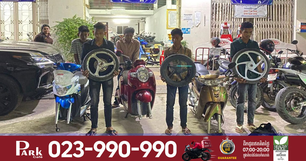 នគរបាលខណ្ឌមានជ័យចាប់ក្រុមក្មេងស្ទាវ ដែលពូកែបង្ហោះម៉ូតូតាមផ្លូវ ឲ្យឈរកាន់កង់ម៉ូតូ ដើម្បីធ្វើការអប់រំ