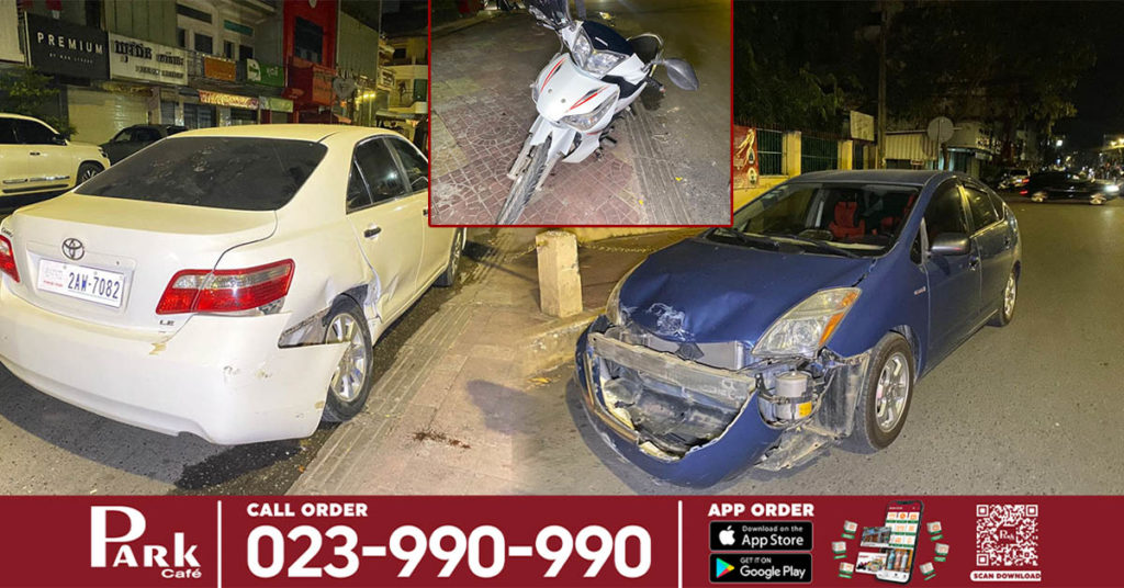 រថយន្តTOYOTA PRUIS បើកឆ្លងកាត់ផ្លូវបំបែកជាបួន ខ្វះការប្រុងប្រយ័ត្ន ក៏ជ្រុលទៅបុករថយន្ត CAMRY រួចខ្ទាតទៅប៉ះម៉ូតូ បណ្ដាលឲ្យម្ចាស់ម៉ូតូរបួសធ្ងន់២នាក់ ដឹកទៅមន្ទីរពេទ្យភ្លាមៗ