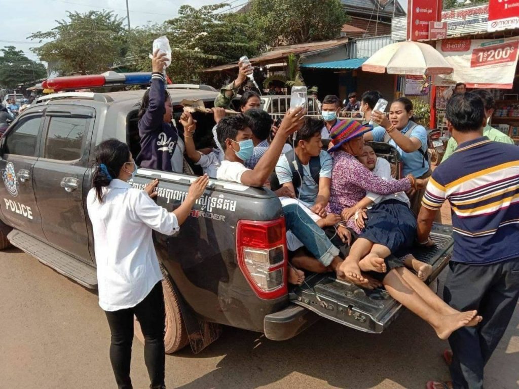 ផ្អើលទាំងព្រឹក! សិស្ស៤៩នាក់ មានអាការៈ ស្រែកយំ ប្រទាញដៃជើងគ្នា រហូតដួលសន្លប់ត្រូវបានក្រុមគ្រូពេទ្យជួយសង្គ្រោះភ្លាមៗ នៅខេត្តសៀមរាប