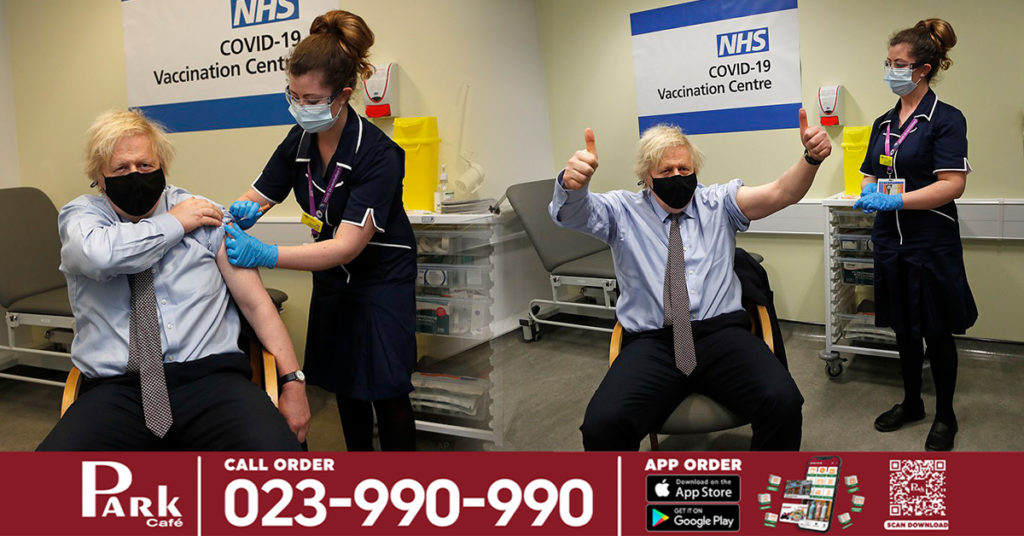 លោក Boris Johnson បានចាក់វ៉ាក់សាំងបង្ការកូវីដ១៩ របស់ AstraZeneca ហើយបានលើមេដៃឡើងទាំងសងខាង បញ្ជាក់ពីសុវត្ថិភាពរបស់វ៉ាក់សាំង