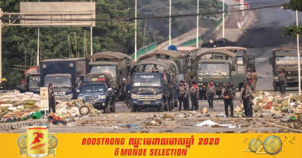 យោធាមីយ៉ាន់ម៉ាប្រកាសប្រើច្បាប់អាជ្ញាសឹកបន្ទាប់ពីបានបាញ់សម្លាប់បាតុករចំនួន ៣៨ នាក់និងស្របពេលដែលរោងចក្រចិនជាច្រើនត្រូវបានដុតបំផ្លាញ