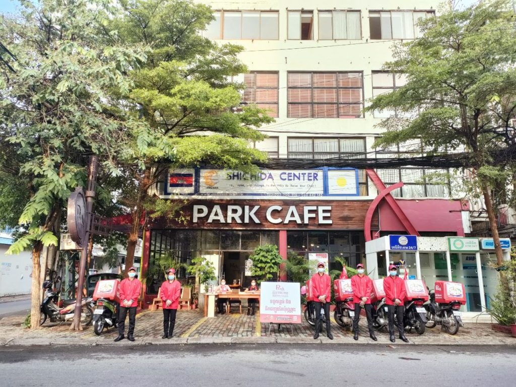 របៀបកុម្ម៉ង់ទុកជាមុន (Curbside Pick Up)ថ្មីមួយទៀតដែលសម្រួលដល់អតិថិជនខ្លាំង ក្នុងសម័យកូវីត១៩នៅកម្ពុជា