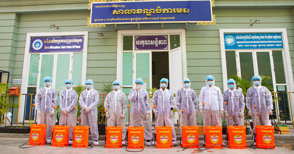 ក្រុមហ៊ុន GANZBERG បានបើកយុទ្ធនាការចែកឧបករណ៍បាញ់ថ្នាំ និងចុះបាញ់ថ្នាំ សម្លាប់មេរោគទូទាំងខណ្ឌក្នុងរាជធានីភ្នំពេញ