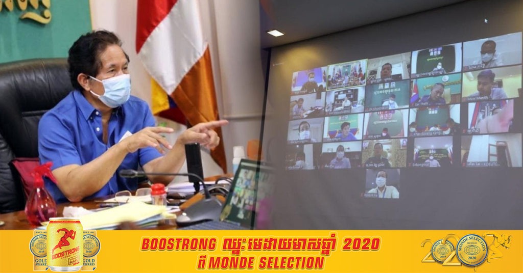 ប្រជាពលរដ្ឋដែលត្រូវចេញពីលំនៅឋានទៅផ្សារ ដើម្បីទិញម្ហូប បន្លែ ត្រីសាច់ អាជ្ញាធរមូលដ្ឋានជាអ្នកចេញបណ្ណសម្គាល់ខ្លួនឱ្យម្នាក់ក្នុងមួយគ្រួសារ