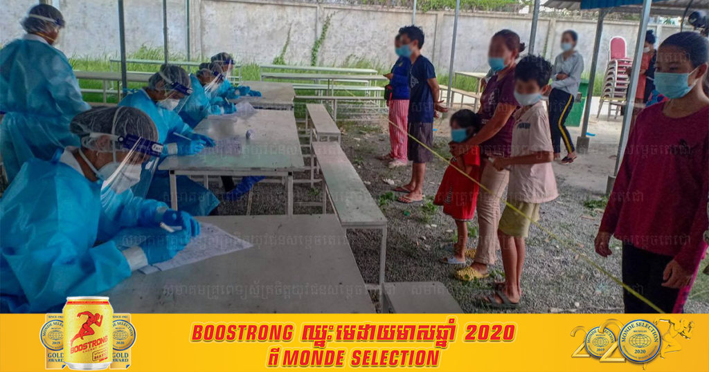 គ្រូពេទ្យស្ម័គ្រចិត្តយុវជនសម្តេចតេជោ បញ្ជាក់ថា ក្រុមគ្រូពេទ្យចុះយកសំណាកនៅបន្ទប់ជួលកម្មករ ក្នុងភូមិតាសេក សង្កាត់កំបូល ១៧៤នាក់ រកឃើញវិជ្ជមាន ១១នាក់