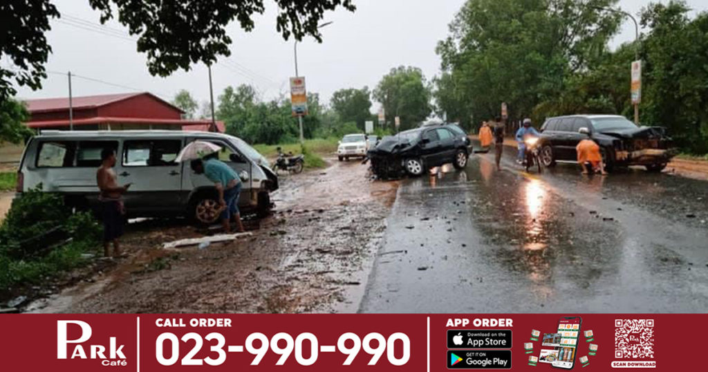 គ្រោះថ្នាក់ចរាចរណ៍ទាំងព្រឹក! រថយន្ត២គ្រឿងបុកគ្នានៅស្រុកព្រៃនប់ ហើយក្រោយមកមានរថយន្ត១គ្រឿងទៀតមកបុកថែម១តង់ទៀត