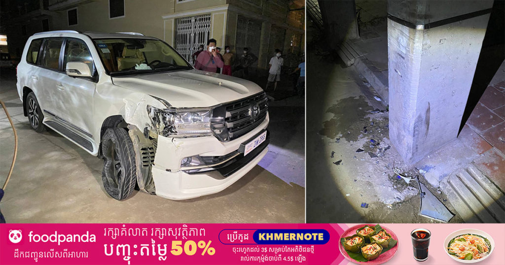 ស្ត្រីម្នាក់បើកឡានបណ្តើរដាក់កូនតូចអង្គុយជាមួយបណ្តើរ ស្រាប់តែកូនលូកទាញចង្កូត ធ្វើឲ្យរេចង្កូតទៅបុកបង្គោលភ្លើង សំណាងមិនរងរបួស