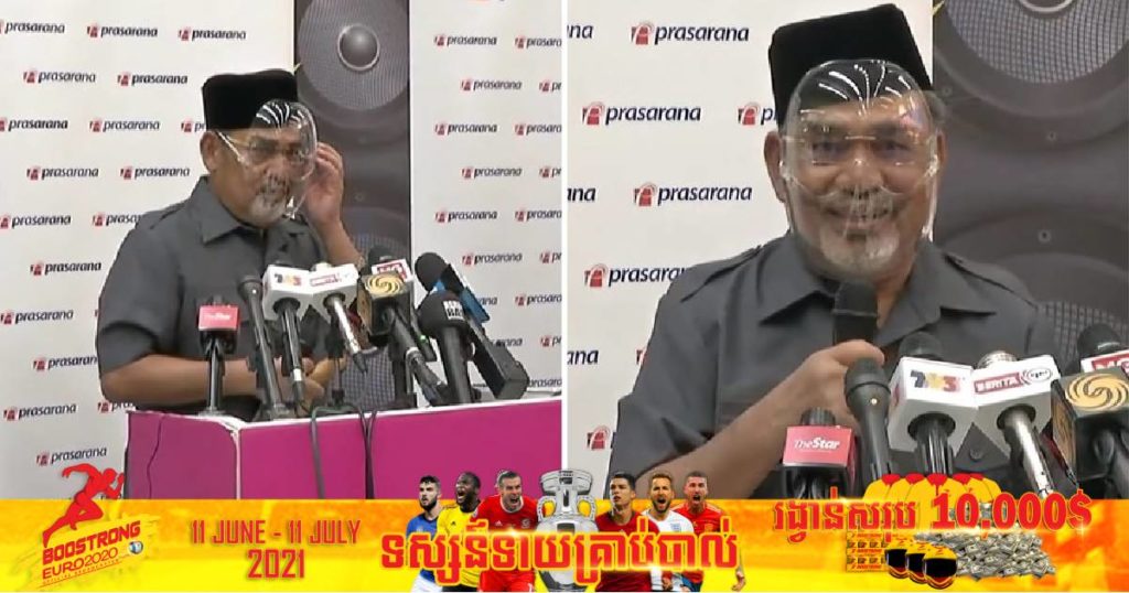 អតីតប្រធានក្រុមហ៊ុនដ៏ធំម្នាក់នៅម៉ាឡេស៊ីត្រូវពិន័យជាប្រាក់ជាង ៣០០ ដុល្លារ ព្រោះមិនបានពាក់ម៉ាស់ក្នុងពេលថ្លែងសុន្ទរកថាជាសាធារណៈ