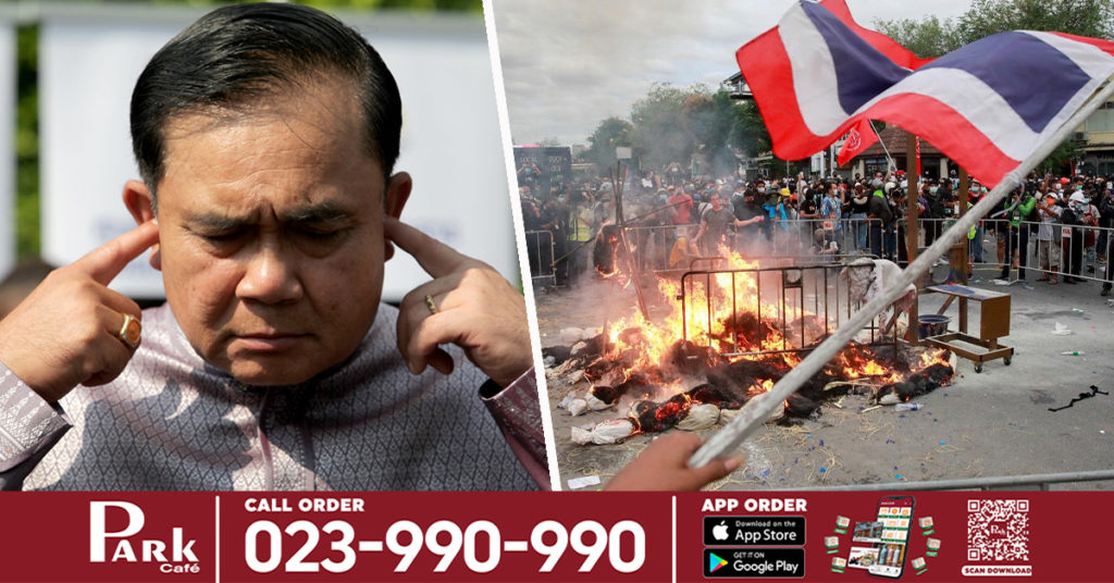 អ្នកតវ៉ាប្រមាណ ១,០០០នាក់ បានប្រមូលផ្ដុំគ្នាទាមទារឱ្យលោក ប្រាយុទ្ធ ចាន់អូចា ចុះចេញពីតំណែង ដោយសារដោះស្រាយបញ្ហាជំងឺកូវីដ១៩ មិនបានល្អ