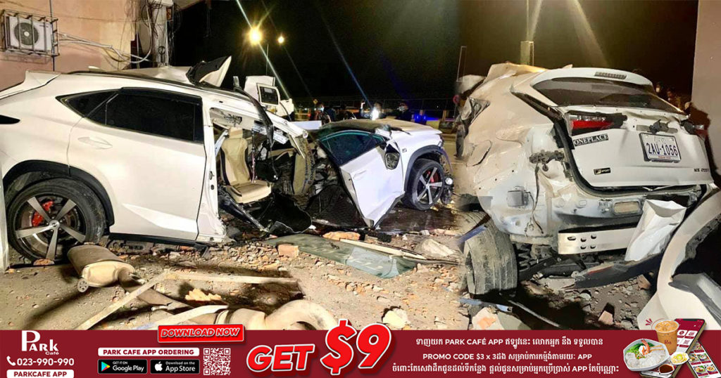 រថយន្ត NX200t បើកយ៉ាងលឿនរេចង្កូតទៅបុកបង្គោលខ្សែភ្លើង ហើយបន្តទៅបុករះជញ្ជាំងហាងកាហ្វេ បណ្តាលឲ្យដាច់រថយន្តជា២កំណាត់ ឯតៃកុងកៀបជាប់ក្នុងរថយន្តបាត់បង់ជីវិតភ្លាមៗ