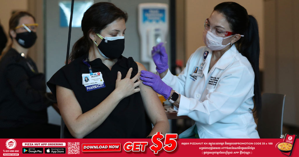 អាមេរិកកំពុងណែនាំឱ្យពលរដ្ឋទៅចាក់វ៉ាក់សាំងដូសទី៣ ខណៈជំងឺកូវីដ-១៩ បំប្លែងថ្មី  Delta កំពុងវាយប្រហារយ៉ាងខ្លាំងនៅក្នុងរលកឆ្លងថ្មីទី៤