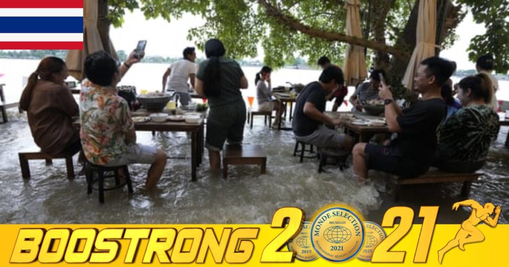 ភោជនីយដ្ឋានលិចទឹកមួយកន្លែងកំពុងល្បីខ្លាំងនៅថៃ ខណៈថៃកំពុងរងនូវឥទ្ធិពលខ្យល់ព្យុះនិងជំនន់ទឹកភ្លៀងស្ទើរតែទូទាំងប្រទេស