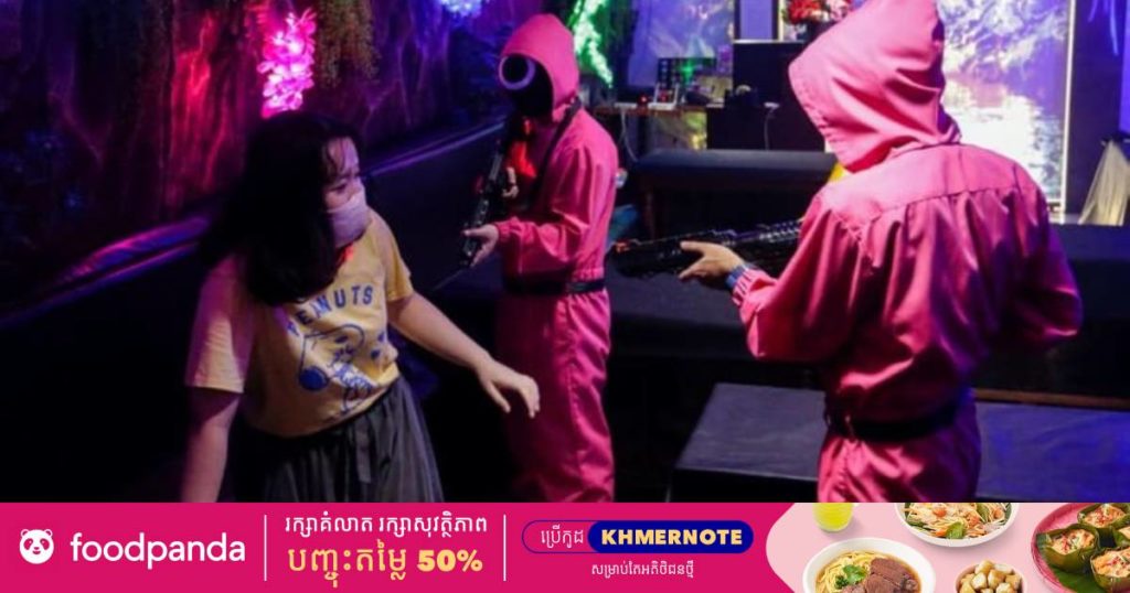 ហាងកាហ្វេមួយកន្លែងដែលមានលេងហ្គេមដូចក្នុងរឿង “Squid Game” កំពុងល្បីខ្លាំងនៅឥណ្ឌូនេស៊ី