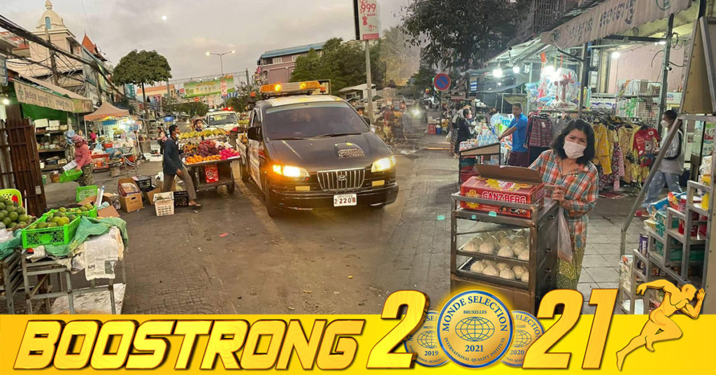 ស្នងការរាជធានីភ្នំពេញ ចុះរៀបចំសណ្តាប់ធ្នាប់នៅមុខមន្ទីរពេទ្យរុស្សី និងណែនាំអាជីវករលក់ឲ្យផុតពីទ្រូងថ្នល់ ព្រមទាំងធ្វើការផាកពិន័យរថយន្តក្រុង ឈប់ចតបង្កឲ្យស្ទះចរាចរណ៍