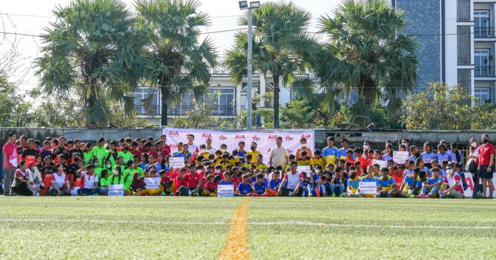 ដើម្បីបង្កើនការចូលរួមរបស់កីឡាករ  អង្គការផ្កាយសមុទ្រកម្ពុជា និងក្រុមហ៊ុន AIA Cambodia សហការគ្នារៀបចំបើកការប្រកួតបាល់ទាត់កុមារ និងយុវជននៅក្រុងកំពត