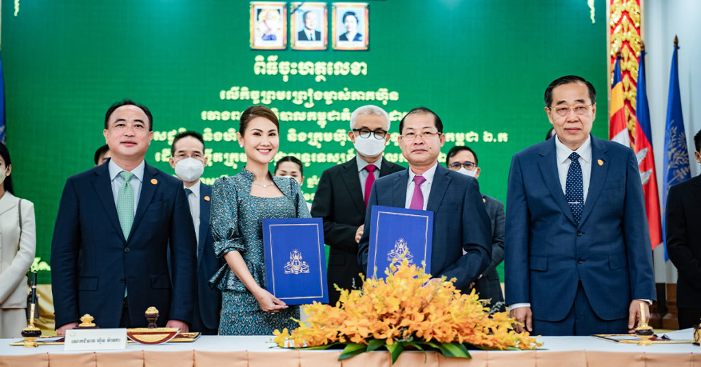 ពិធីចុះហត្ថលេខាកិច្ចព្រមព្រៀងម្ចាស់ភាគហ៊ុន រវាងរាជរដ្ឋាភិបាល នៃព្រះរាជាណាចក្រម្ពុជា និងក្រុមហ៊ុនសម្ព័ន្ធទូរទស្សន៍កម្ពុជា  ដើម្បីបង្កើត “ថ្នាលទូរទស្សន៍ឌីជីថលកម្ពុជា”