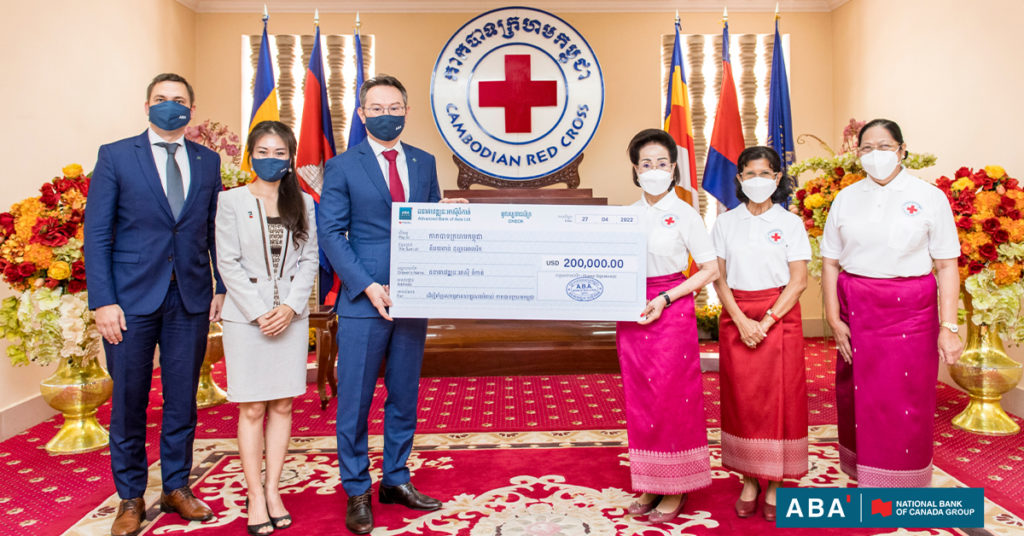 ធនាគារ ABA បរិច្ចាគទឹកប្រាក់ 200,000 ដុល្លារអាមេរិក ជូនកាកបាទក្រហមកម្ពុជាសម្រាប់កម្មវិធីសប្បុរសធម៌
