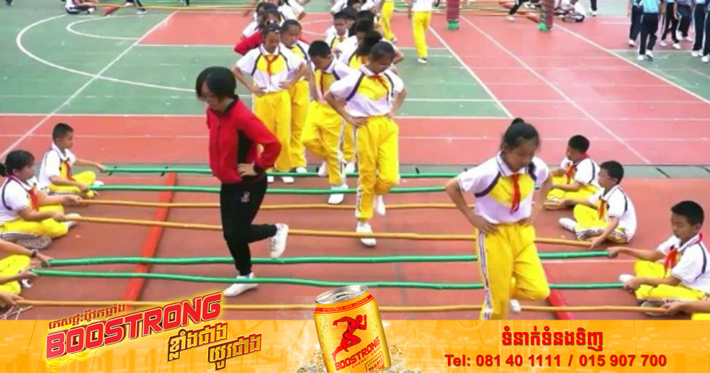 សាលាបឋមសិក្សាមួយនៅខេត្តក្វាងស៊ីរបស់ចិន បាន​ដាក់បញ្ចូលរបាំ​គោះឬស្សីចូលក្នុងកម្មវិធីសិក្សា ម៉ោងកីឡារបស់ខ្លួន