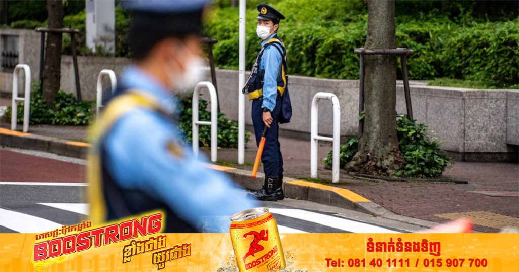 ប៉ូលិសជប៉ុនម្នាក់ផឹកស្រវឹងជ្រុលរហូតដេកលក់តាមផ្លូវនិងធ្វើឲ្យបាត់ឯកសារស៊ើបអង្កេតដែលមានព័ត៌មានលំអិតរបស់មនុស្ស ៤០០នាក់