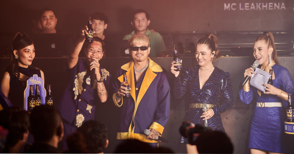 Dragon Premium Dark Beer ត្រូវបានដាក់សម្ពោធ យ៉ាងអធិកអធមនៅក្លឹប កម្សាន្តជាច្រើន ស្របគ្នាក្នុងថ្ងៃតែមួយជាមួយវត្តមានតារាល្បីៗជាច្រើន