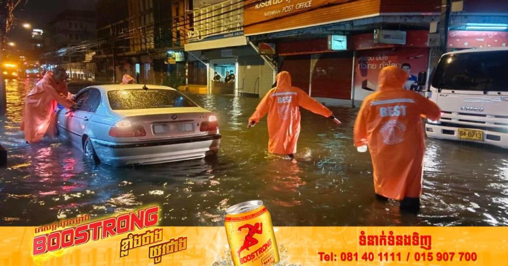 ជំនន់ទឹកភ្លៀងផ្តើមជន់លិចលើដងផ្លូវសំខាន់ៗមួយចំនួនក្នុងក្រុងបាងកក ខណៈភ្លៀងនឹងបន្តធ្លាក់ខ្លាំងរហូតដល់ចុងសប្តាហ៍នេះ