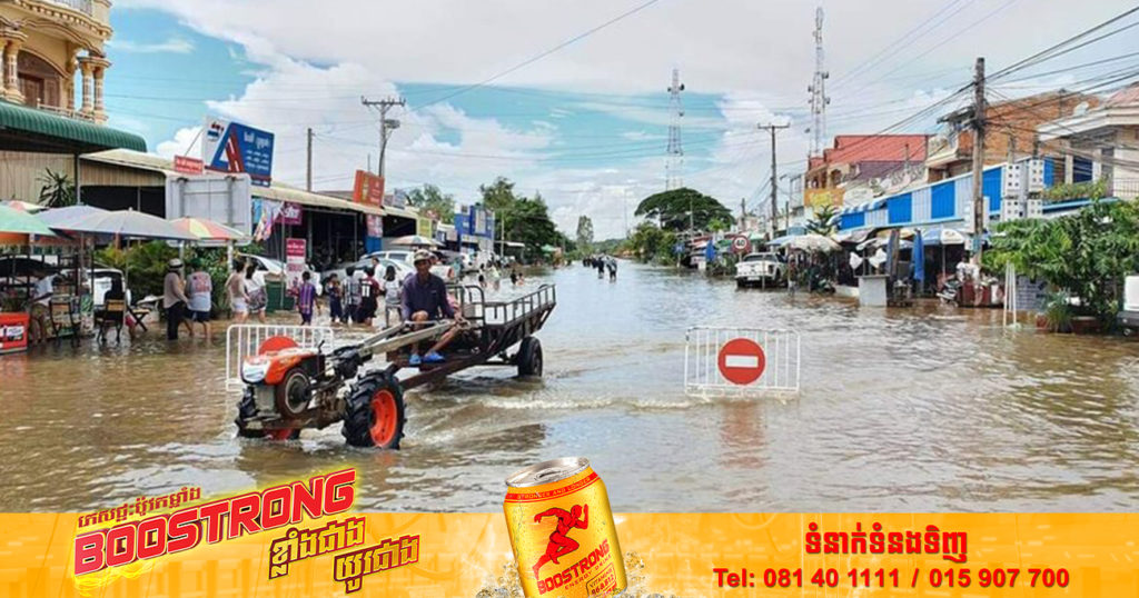 ស្ថានភាពជំនន់ទឹកភ្លៀងនៅក្នុងភូមិសាស្រ្តខេត្តសៀមរាបផ្នែកខាងលើបានធូរស្រាល ប៉ុន្តែទឹកបានហូរស្រុងមកផ្នែកខាងក្រោម ធ្វើឱ្យបន្តជន់លិចឃុំមួយចំនួន