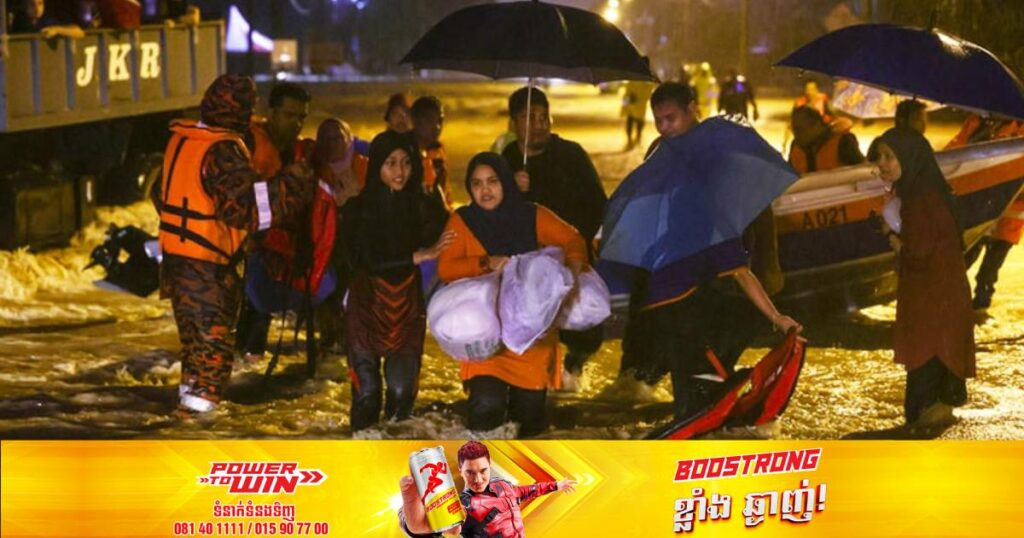 ជំនន់ទឹកភ្លៀងបានផ្តាច់យកជីវិតពលរដ្ឋម៉ាឡេស៊ី ៥នាក់ ខណៈជាង ៧ម៉ឺននាក់ផ្សេងទៀតត្រូវបង្ខំចិត្តធ្វើការជម្លៀសខ្លួនជាបន្ទាន់