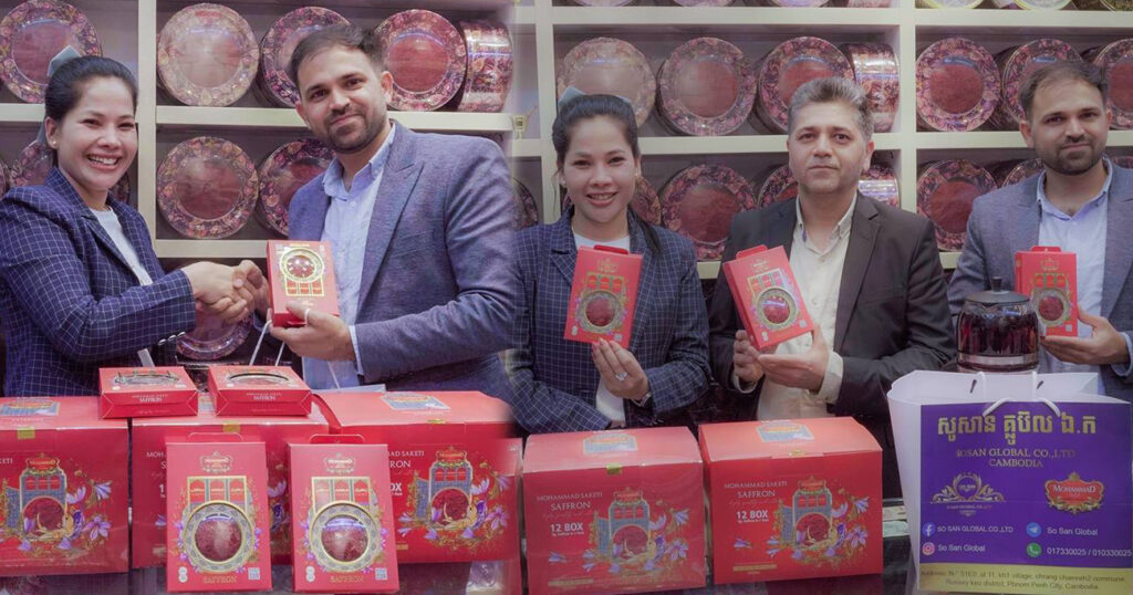 កញ្ញា សូ សាន ម្ចាស់ក្រុមហ៊ុន SOSAN GLOBAL CO.,LDT បង្ហាញទីតាំងពិតៗ សកម្មភាពពិតៗ និងការវេចខ្ចប់ បណ្តូលផ្កា Saketi Saffron នៅ ទីក្រុងឌូបៃ ប្រទេសអារ៉ាប់