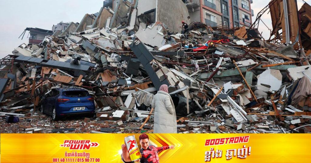 តួលេខអ្នកបាត់បង់ជីវិតដោយគ្រោះរញ្ជួយដីនៅតួគីនិងស៊ីរីបន្តកើតឡើងដល់ជាង ៧,៨០០នាក់