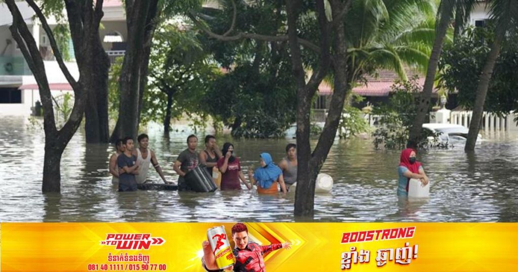 តួលេខអ្នកបាត់បង់ជីវិតដោយជំនន់ទឹកភ្លៀងនៅម៉ាឡេស៊ីកើនឡើងដល់ ៣នាក់ ខណៈអ្នកត្រូវបង្ខំចិត្តជម្លៀសខ្លួនកើនឡើងដល់ជាង ៣៥,០០០នាក់