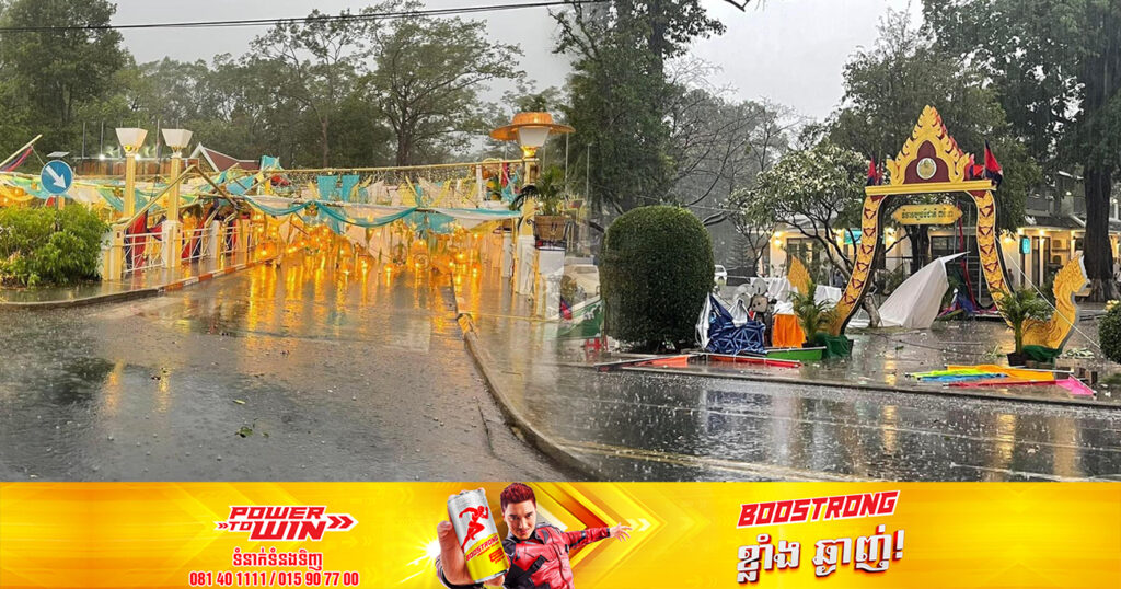 អភិបាលខេត្តសៀមរាប បញ្ជាឱ្យក្រុមការងារសាងសង់របារលម្អតុបតែងភ្លើងស្ពានថ្មព្រះរាជដំណាក់ឡើងវិញឱ្យបានលឿន និងទាន់ពិធីបុណ្យចូលឆ្នាំខ្មែរ