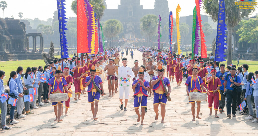 អត្តពលិករត់ភ្លើងគប់ស៊ីហ្គេម បង្ហាញក្តីរំភើបរីករាយ ដល់ស្រក់ទឹកភ្នែក