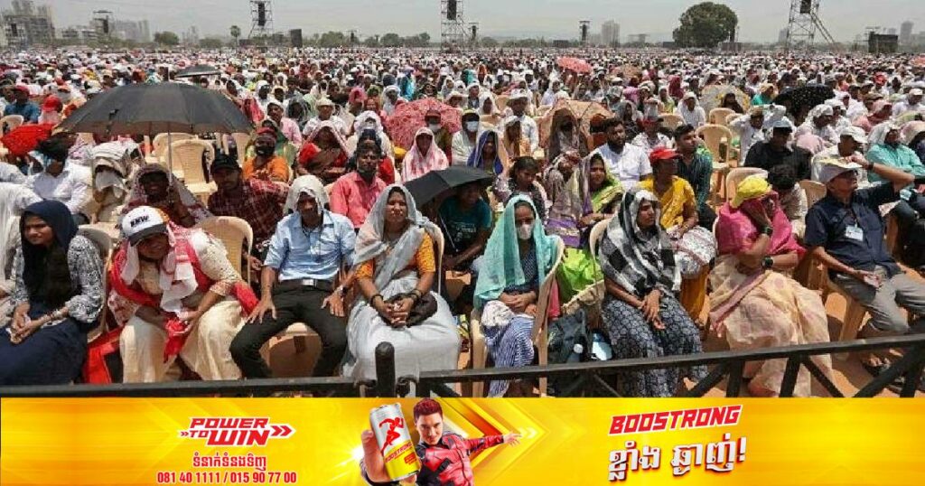 ពលរដ្ឋឥណ្ឌា ១១នាក់បានបាត់បង់ជីវិត និងជាច្រើនរយនាក់ធ្លាក់ខ្លួនឈឺក្រោយអង្គុយរង់ចាំប្រាក់រង្វាន់ពីរដ្ឋាភិបាលក្រោមកម្តៅថ្ងៃ ៣៨អង្សាសេ