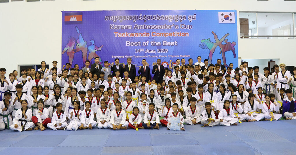 ក្រុមហ៊ុន ថៃសាមសុង អេឡិចត្រូនិក ប្រចាំប្រទេសកម្ពុជា ឧបត្ថម្ភគាំទ្រយ៉ាងពេញទំហឹងដល់ការប្រកួតកីឡាតេក្វាន់ដូ!