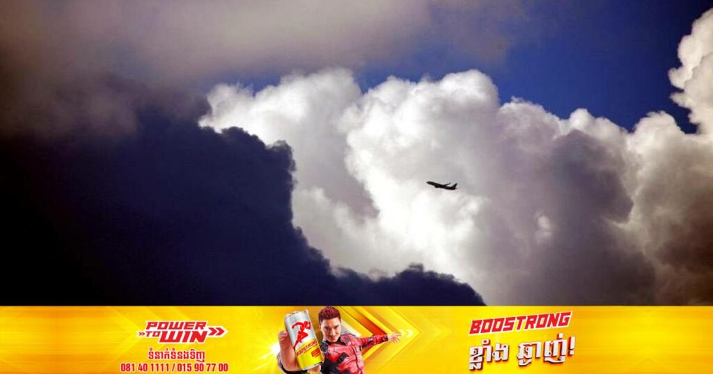 រលកខ្យល់ដ៏ខ្លាំងមួយបានបង្កឲ្យអ្នកដំណើរលើយន្តហោះ ១០នាក់ត្រូវរងរបួសធ្ងន់និងស្រាល