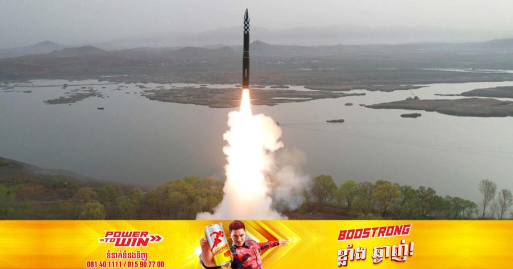 កូរ៉េខាងជើងអះអាងថា ខ្លួនទទួលបានជោគជ័យក្នុងការបាញ់មីស៊ីលផ្លោងអន្តរទ្វីបប្រភេទថ្មីចុងក្រោយមួយ ដែលមានសមត្ថភាពអាចផ្លោងក្នុងរយៈកម្ពស់រហូតដល់ ៦,៦៤៨គីឡូម៉ែត្រ