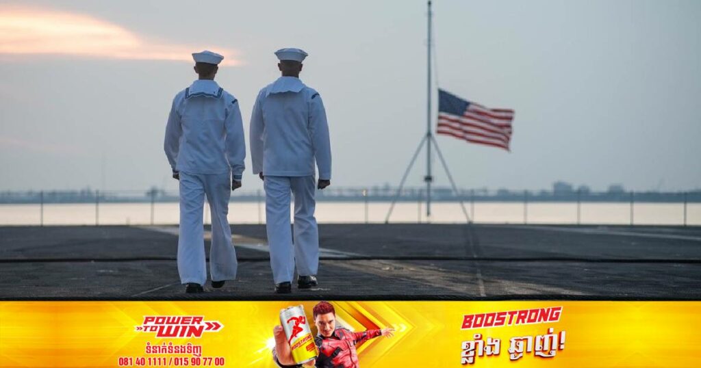 ទាហានជើងទឹកអាមេរិក ២នាក់ត្រូវបានចាប់ខ្លួនពីបទលួចផ្តល់ការសម្ងាត់របស់ជាតិឲ្យទៅប្រទេសចិន