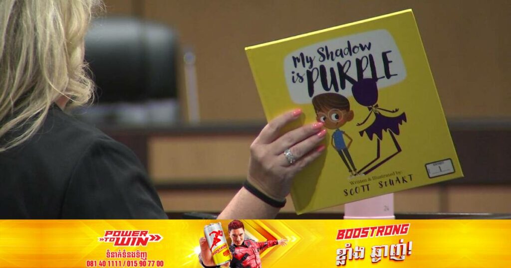 គ្រូបង្រៀននៅអាមេរិកម្នាក់ត្រូវបញ្ឈប់ពីការងារ ក្រោយយកសៀវភៅមួយក្បាលនេះទៅអានឲ្យក្មេងៗស្តាប់នៅក្នុងថ្នាក់រៀន