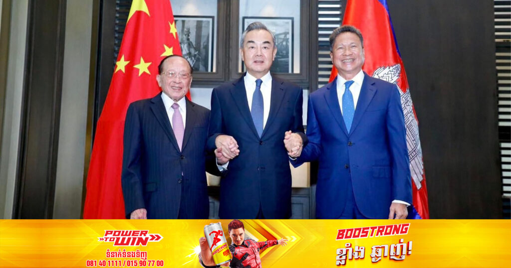 ជំនួបទ្វេភាគីរវាងកម្ពុជា-ចិន ប្ដេជ្ញាជំរុញកិច្ចសហប្រតិបត្តិការភាពជាដៃគូយុទ្ធសាស្ត្រគ្រប់ជ្រុងជ្រោយឱ្យបានខ្លាំងក្លាថែមទៀត សំដៅដល់ការជំរុញសកម្មភាពពាណិជ្ជកម្ម វិនិយោគ និងសេដ្ឋកិច្ចរវាងប្រទេសទាំងពីរ
