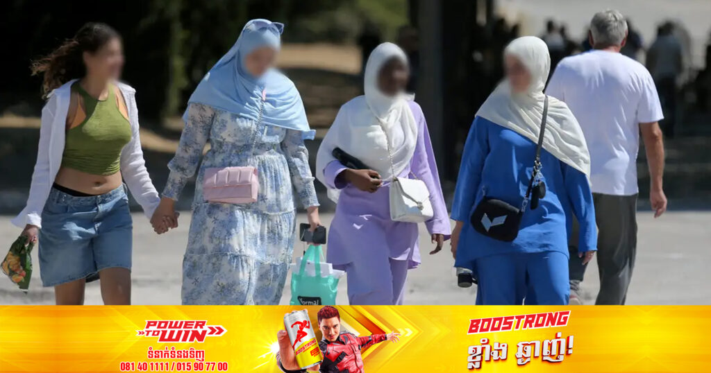 ប្រទេសបារាំងនឹងហាមប្រាមសិស្សពីការស្លៀកពាក់រ៉ូបអាបាយ៉ា (abaya) នៅតាមសាលារៀន ដើម្បីបញ្ចៀសការកំណត់អត្តសញ្ញាណសាសនារបស់សិស្ស