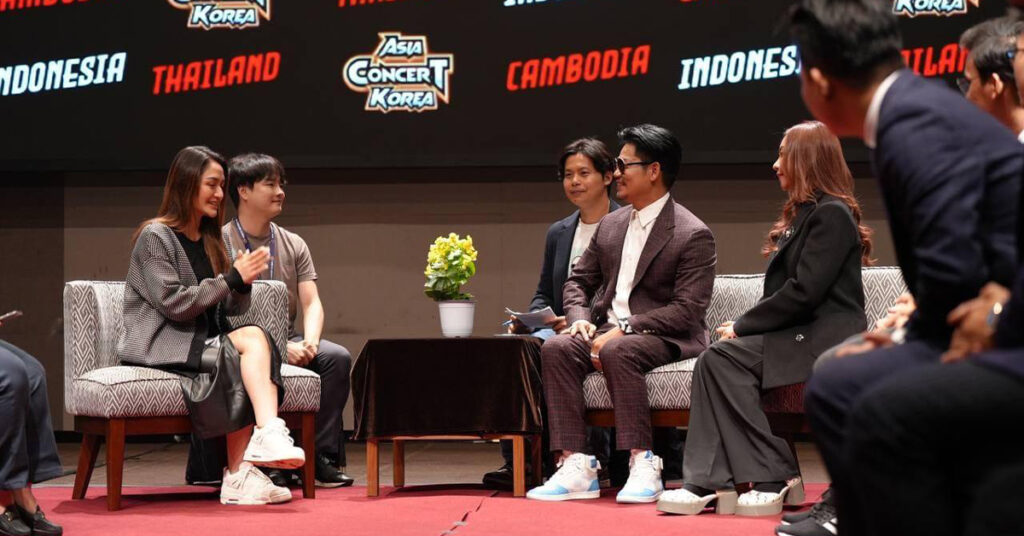 កំពូលតារាចម្រៀង ព្រាប សុវត្ថិ និង តន់ ចន្ទសីម៉ា ជួបសំណេះសំណាលជាមួយកំពូលតារាចម្រៀងឥណ្ឌូនេស៊ី  Siti Badriah មុនពេលប្រគំតន្ត្រី