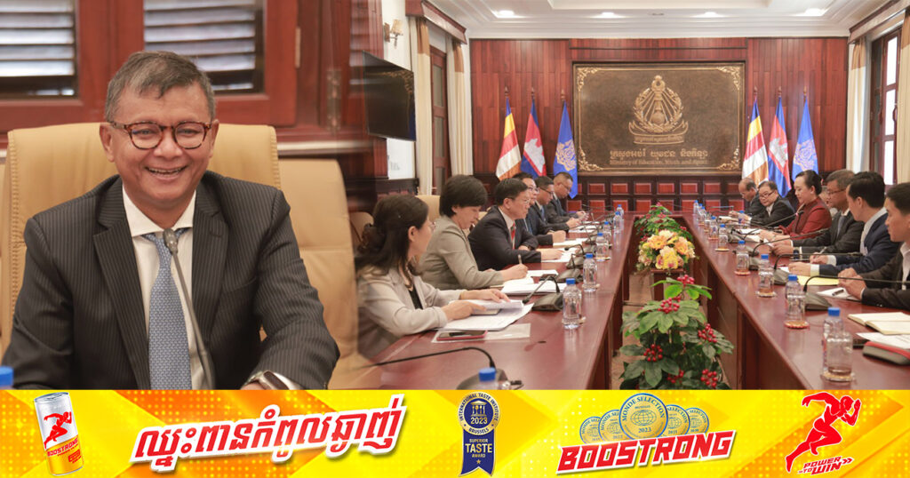ក្រសួងអប់រំ កំណត់យកគ្រឹះស្ថានមធ្យមសិក្សារដ្ឋចំនួន២០ ដើម្បីសាកល្បងបង្រៀនភាសាចិន
