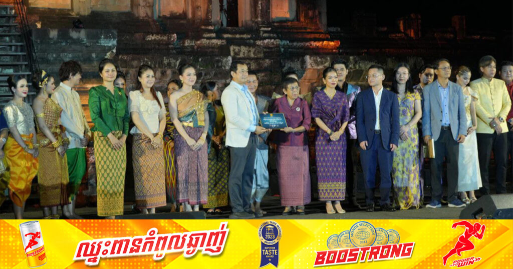 ក្រសួងវប្បធម៌ ផ្ដល់ថវិកាសប្បុរសចំនួន ១៥២,០០០,០០០រៀល ដែលបានមកពីការរៀបចំព្រឹត្តិការណ៌រាត្រីសមោសរ ជូនដល់មន្ទីរពេទ្យគន្ទបុប្ផា