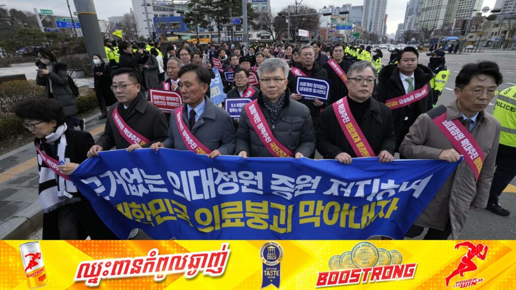 អាជ្ញាធរកូរ៉េខាងត្បូងដាក់ពាក្យបណ្តឹងព្រហ្មទណ្ឌចំពោះវេជ្ជបណ្ឌិត ៥រូប ដែលជាមេខ្លោងនាំឲ្យមានបាតុកម្មទ្រង់ទ្រាយធំនៅក្នុងប្រទេស