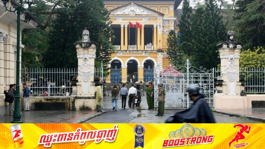 តុលាការវៀតណាមបើកសោវនាការកាត់ក្តីករណីក្លែងបន្លំហិរញ្ញវត្ថុដ៏ធំមិនធ្លាប់មានក្នុងប្រវត្តិសាស្រ្ត ខណៈជនជាប់ចោទជិត ៩០នាក់សុទ្ធតែប្រឈមនឹងការទទួលទោសអស់ជីវិត