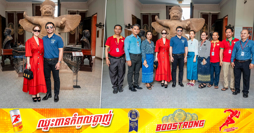 លោក ម៉ានី ផាកគីអាវ(Manny Pacquiao) កំពូលកីឡាករប្រដាល់ និងភរិយា បានអញ្ជើញចូលទស្សនាសារមន្ទីរជាតិ