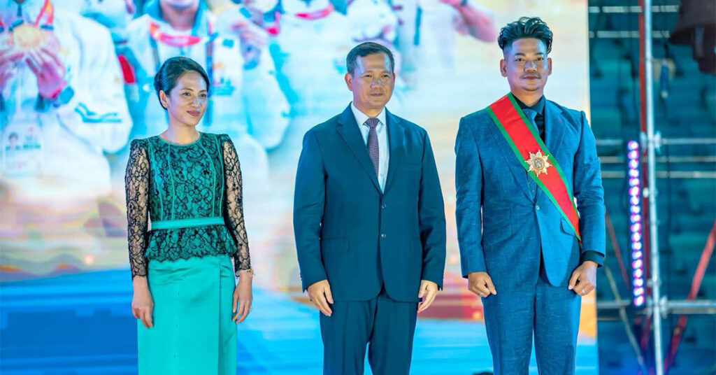 ឧកញ៉ា ព្រាប សុវត្ថិ និងលោកជំទាវ ប្រកាសបរិច្ចាគថវិកា២០០លានរៀល ដល់ «មូលនិធិកសាងហេដ្ឋារចនាសម្ព័ន្ធតាមព្រំដែន»