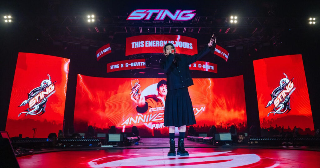 តារាកម្ពុជាទី១ ដែលលេចមុខលើកំប៉ុង STING ជាប្រេនភេសជ្ជៈអន្តរជាតិ បានធ្វើខនសឺតជាមួយគ្នា STING x G-DEVITH ANNIVERSARY PARTY  ធ្វើឱ្យកក្រើកផ្សារទំនើប!