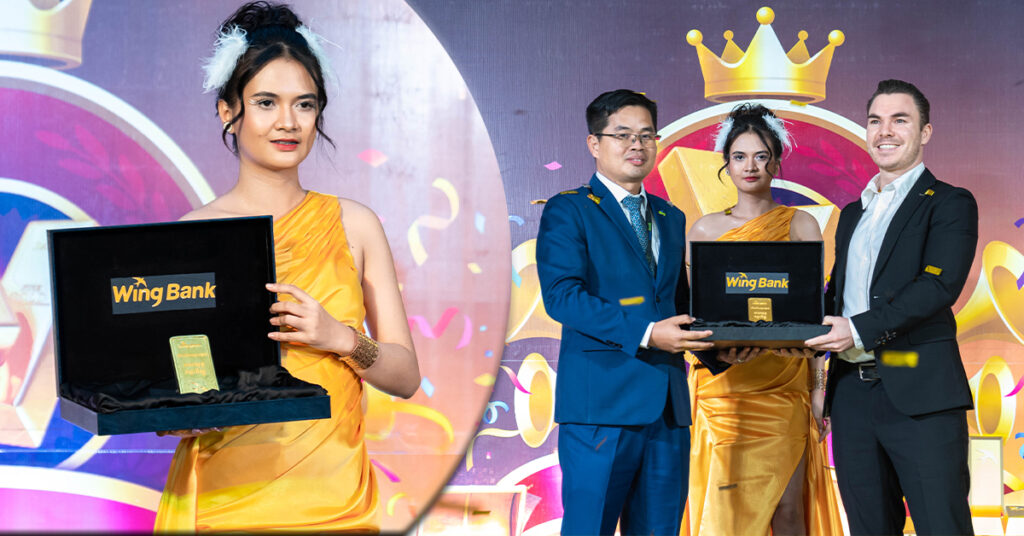 ធនាគារ វីង ប្រគល់ដុំមាសកន្លះគីឡូជូនអតិថិជន