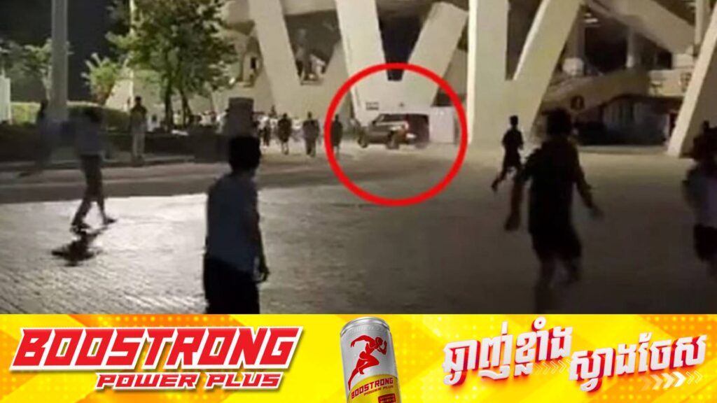 ខឹងឈ្លោះគ្នាជាមួយប្រពន្ធ! បុរសចិនម្នាក់បើករថយន្តបុករះទៅកាន់ហ្វូងមនុស្សទាំងកម្រោល បណ្តាលឱ្យមានអ្នកបាត់បង់ជីវិត និងរបួស រាប់សិបនាក់